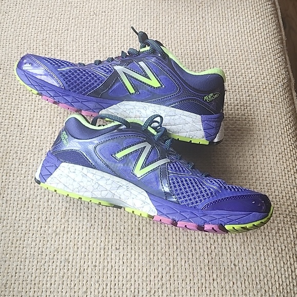 Women's New Balance 860 v6 Size 9B - Picture 3 of 4